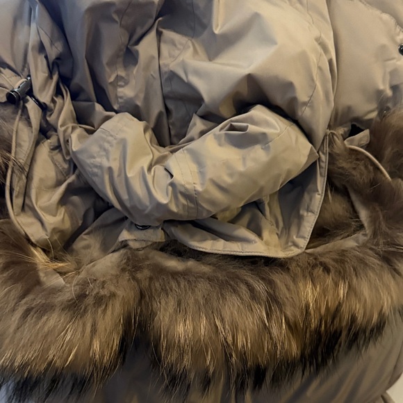 Burberry Tan Quilted Vest with Check Lining - Picture 7 of 7